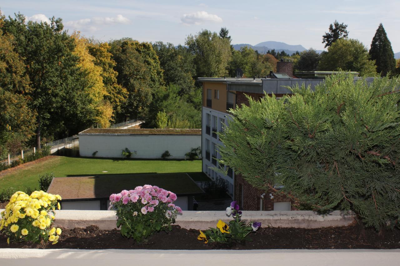 Mariaprimavera Apartment Am Kurpark Mit Schwarzwaldblick * * * * Bad Krozingen Dış mekan fotoğraf